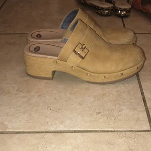 Dr. Scholl’s clogs